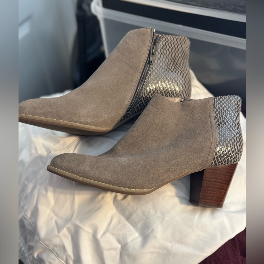 Taupe Vionic short boots size 11
